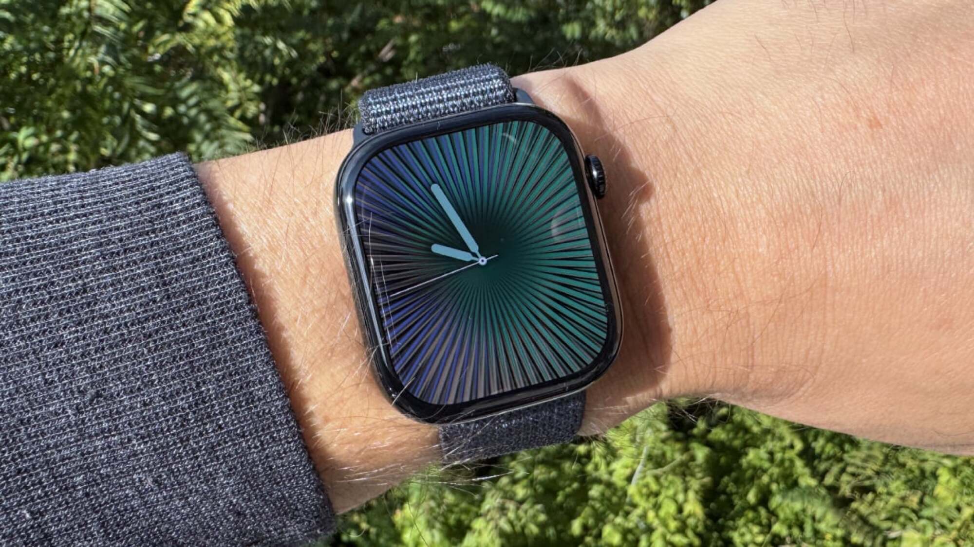 apple watch 10 on a man's wrist